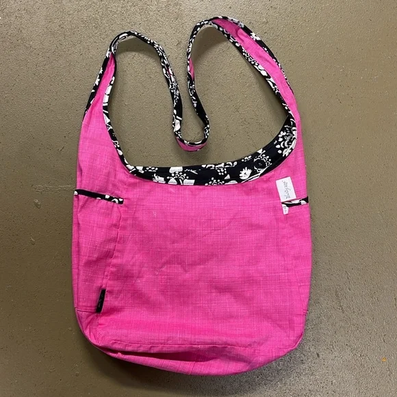 Thirty One Black Floral Brushstrokes Reversible Shoulder Bag Purse - Picture 2 of 10